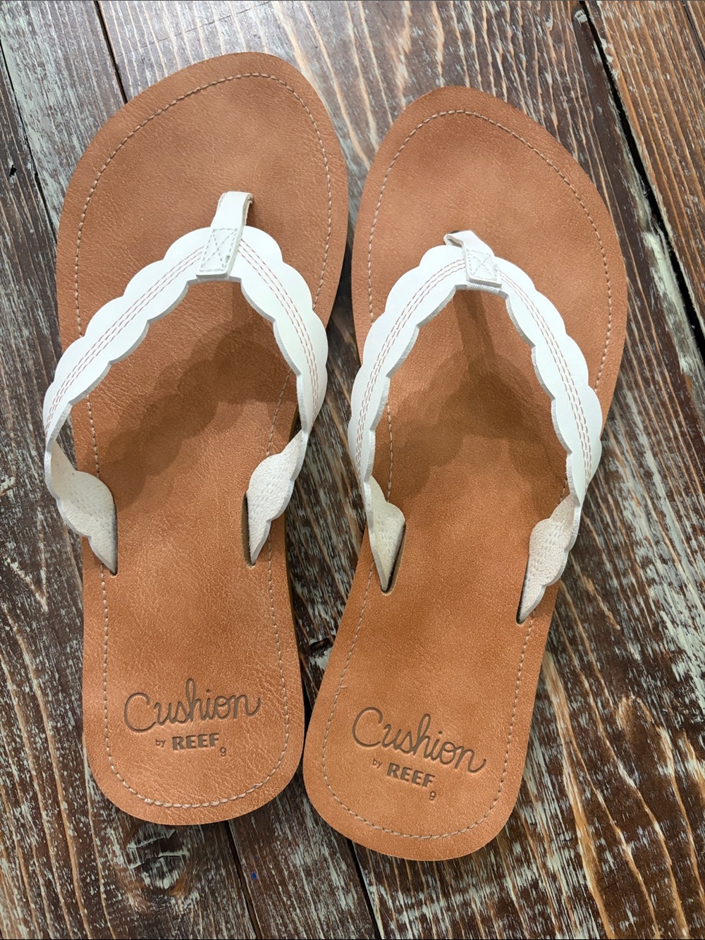 Reef Women's Tan Footbed Sandals with White Scalloped Straps